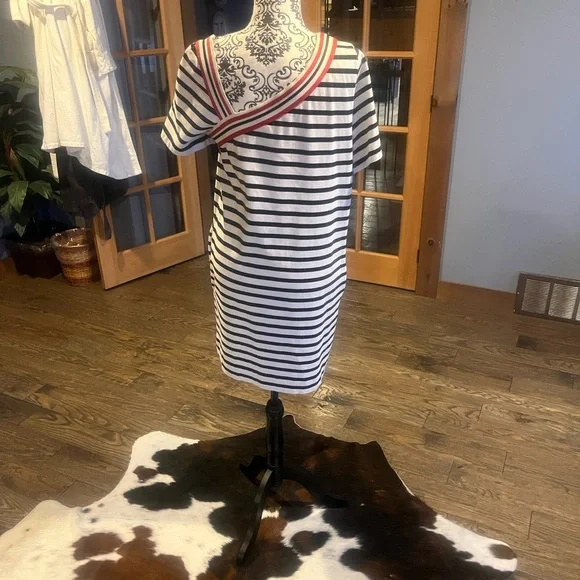 Black and White Striped Dress - Picture 4 of 7